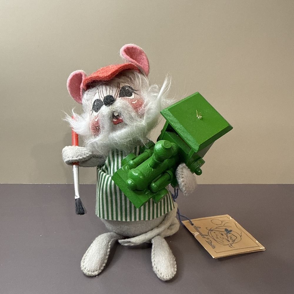 Annalee 1991 Painting a Train 6" Mouse Doll